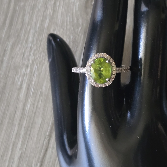 Peridot Quartz and Zircon Halo Gemstone Ring Size 10 - Picture 2 of 4